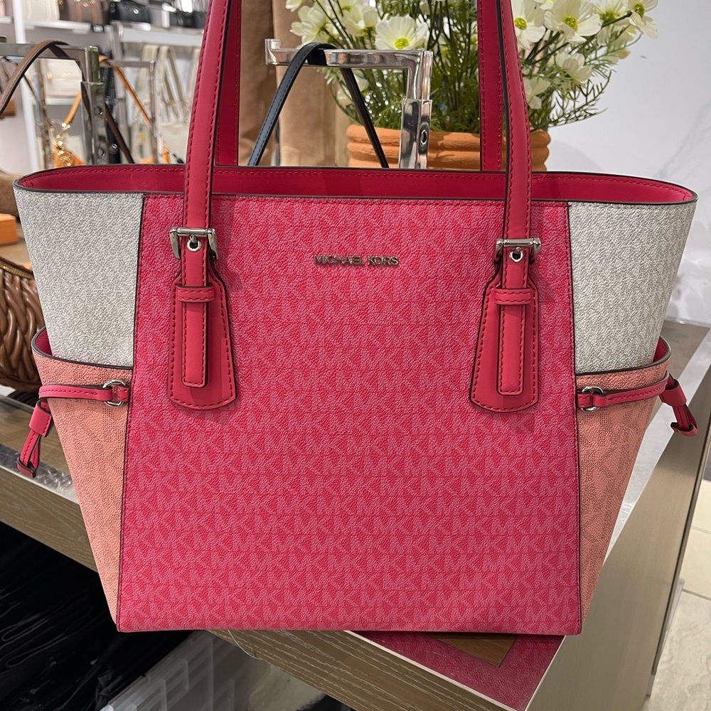 MICHAEL KORS Voyager Lg Color-Block Logo Top Zip EW Shoulder Tote
Hibiscus
NWT - Picture 14 of 16